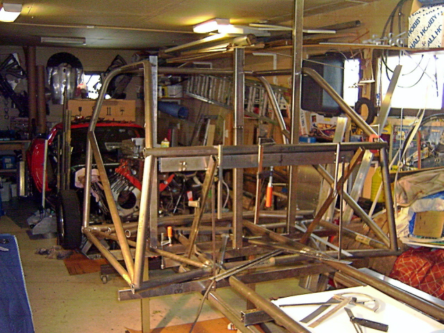 Uusi runko ty&ouml;n alla